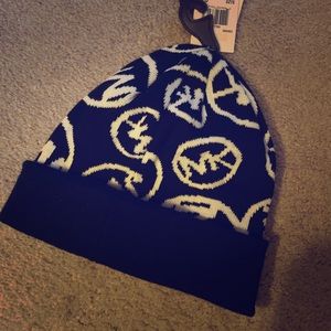 * NWT * MICHAEL KORS beanie - black and white